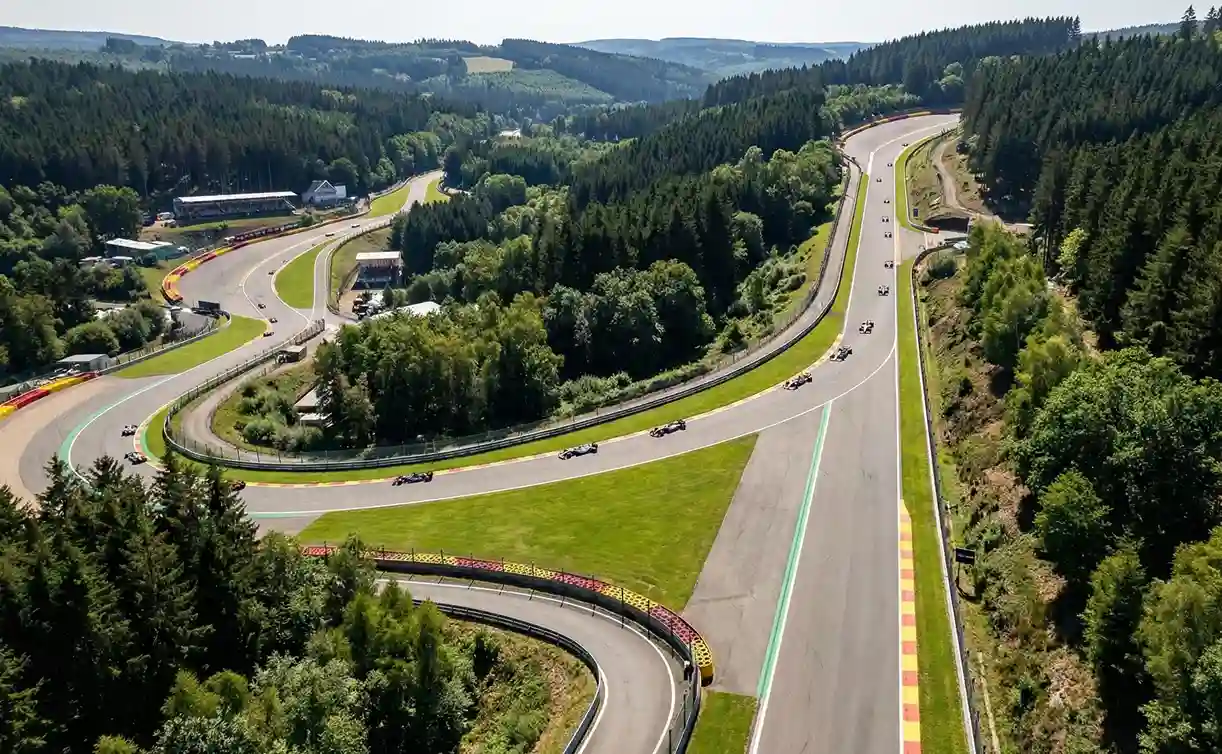 Legendarisch Spa-Francorchamps circuit met Eau Rouge bocht